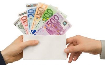 ELS PRÉSTECS A SOCIS I BESTRETES EXIGEIXEN UN ACORD CONCRET DE LA JUNTA GENERAL