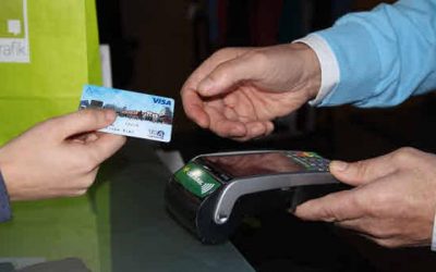 ELS COMERCIANTS I EMPRESARIS HAURAN D’ACCEPTAR TARGETES O TRANSFERÈNCIES PER ALS PAGAMENTS SUPERIORS A 30 EUROS